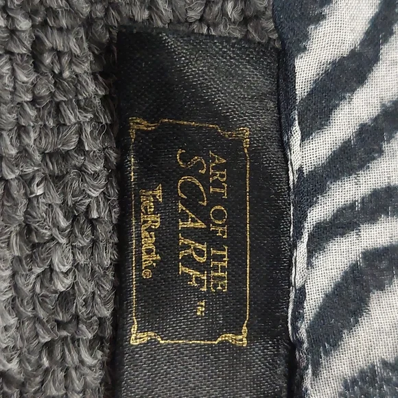 Scarf - Picture 3 of 4